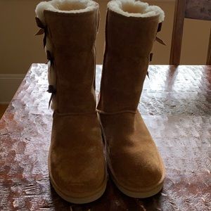 Koolaburra by UGG women’s size 9 chestnut w bows